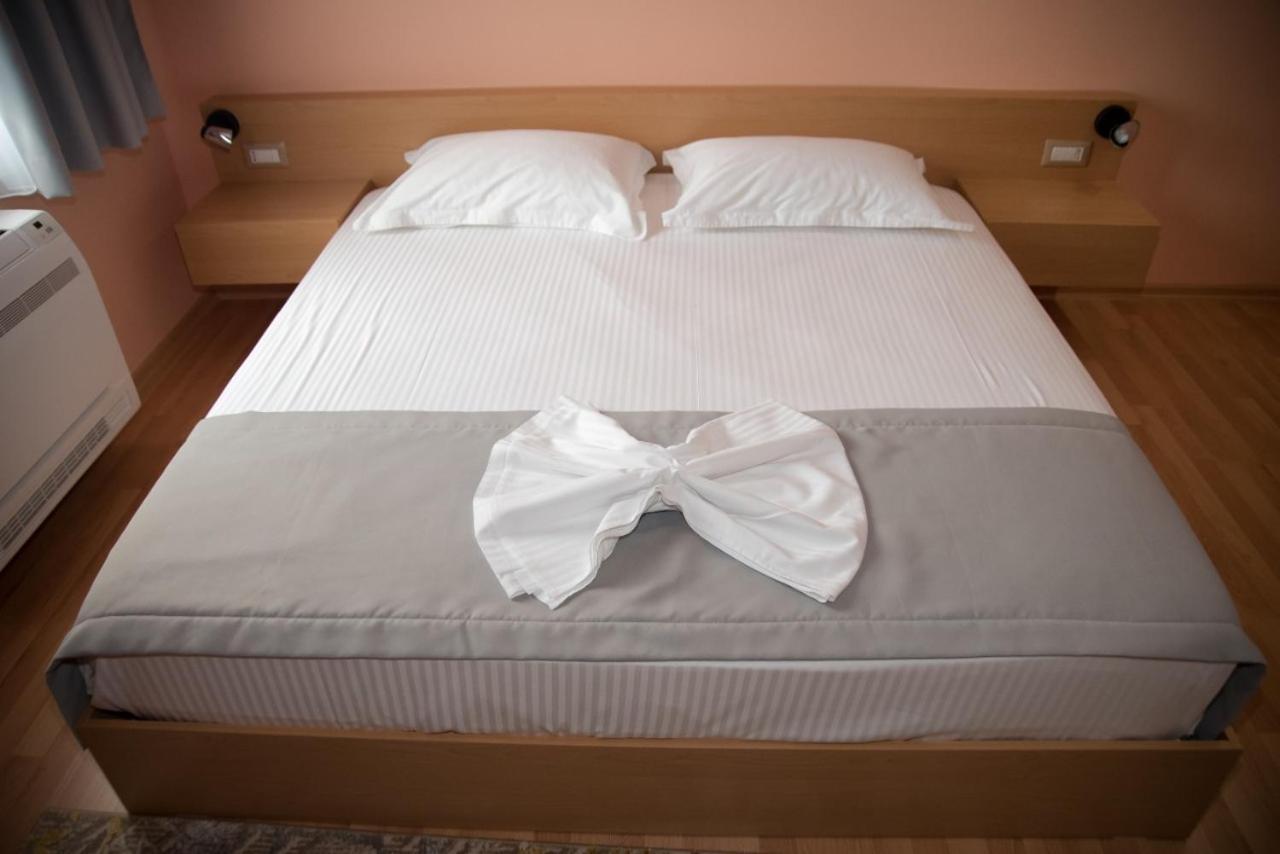 Hotel Elite Pogradec Habitación foto
